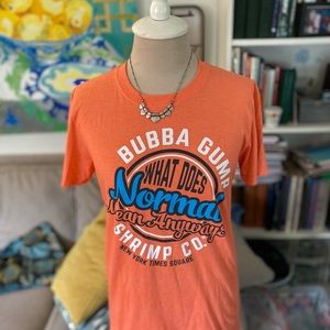 Gildan Tee Shirt Bubba Gump’s Restaurant S Orange Cotton VGUC